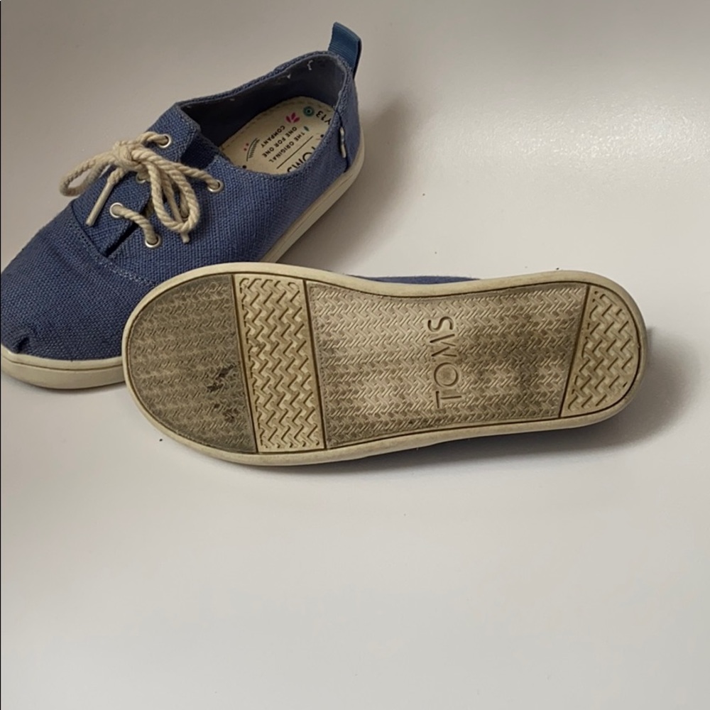 Toms - Picture 3 of 3